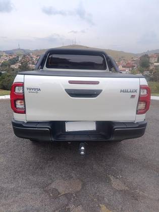 TOYOTA HILUX 2.8 D-4D TURBO DIESEL CD GR-S 4X4 AUTOMÁTICO